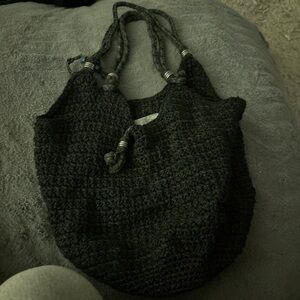 Black and grey crochet bag with a boho vibe #crochetbag